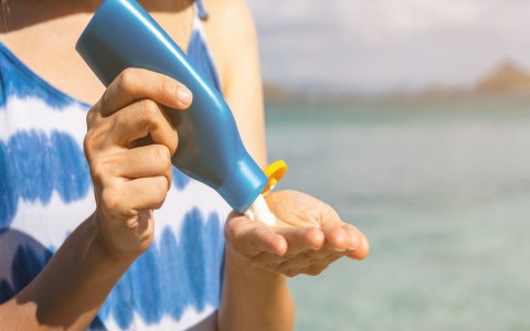 Những nguy hại khi sử dụng kem chống nắng đã hết hạn?